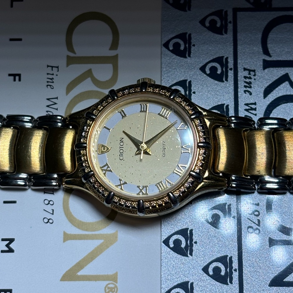 Beautiful vtg 23k gold plated stainless steel back CROTON watch !